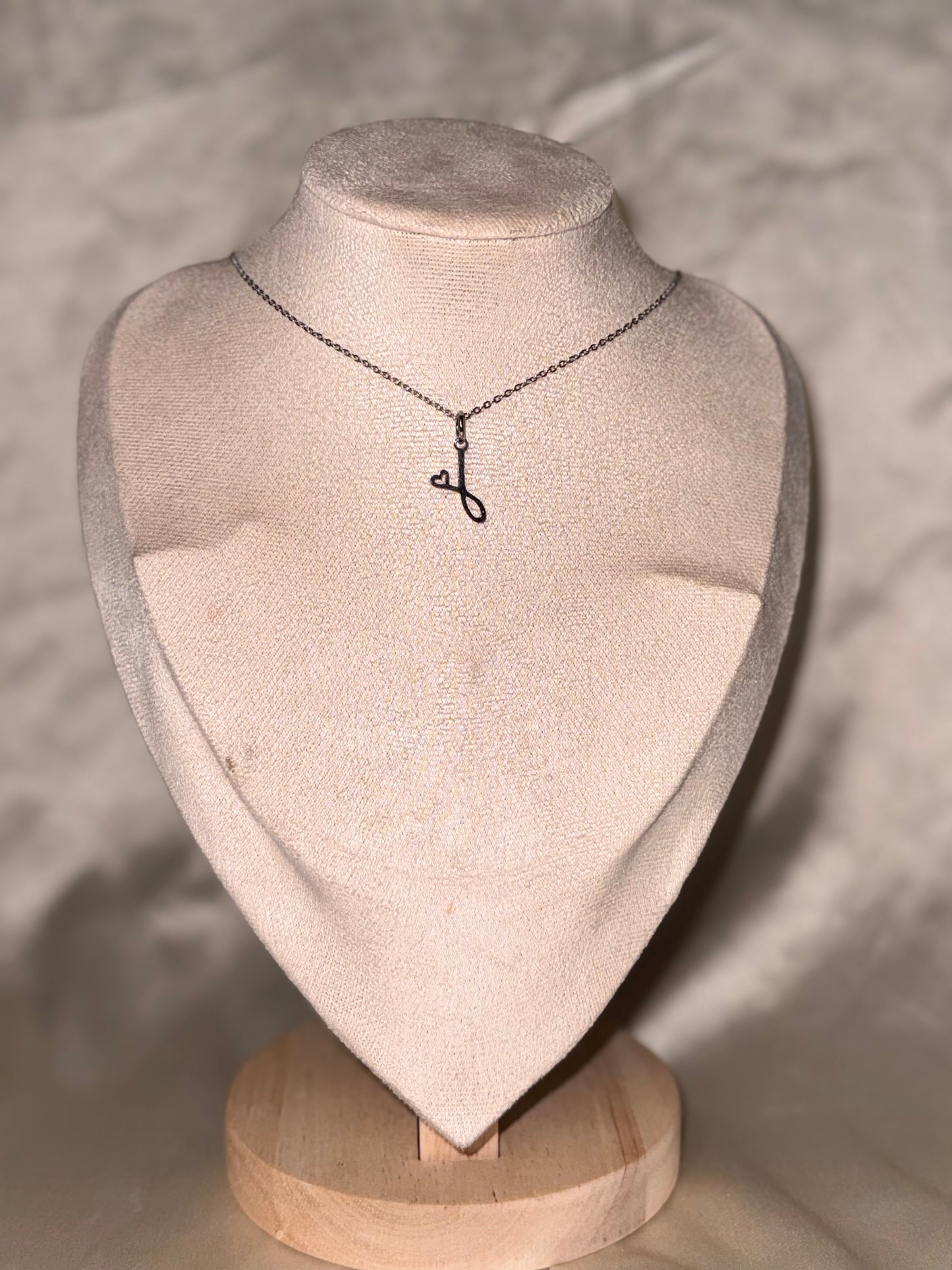 Колие с буква