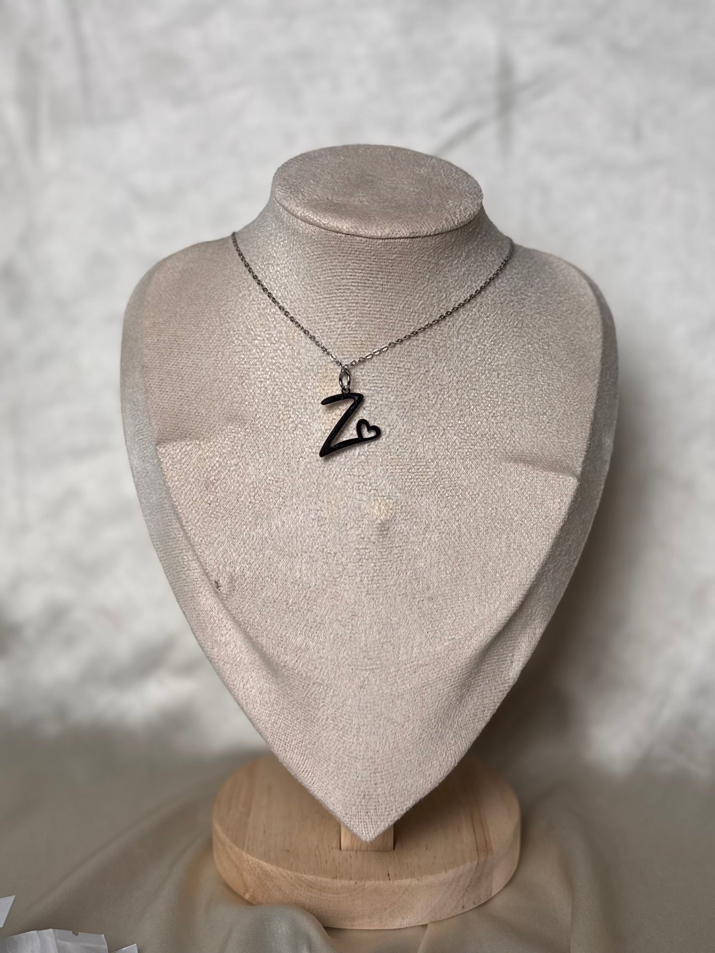 Колие с буква