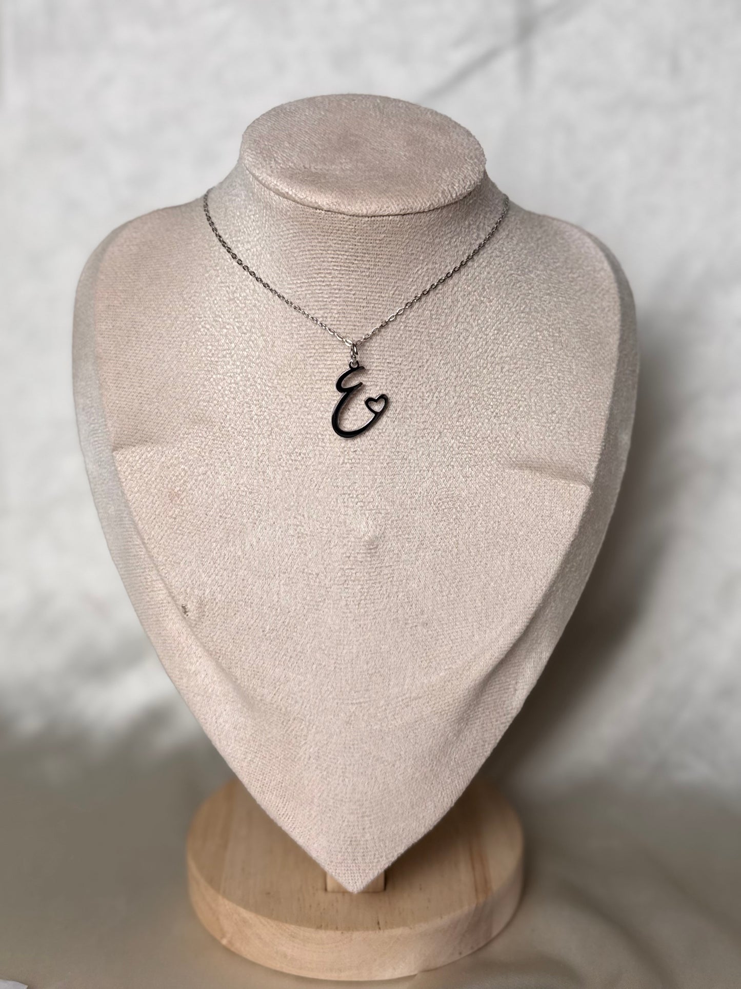 Колие с буква