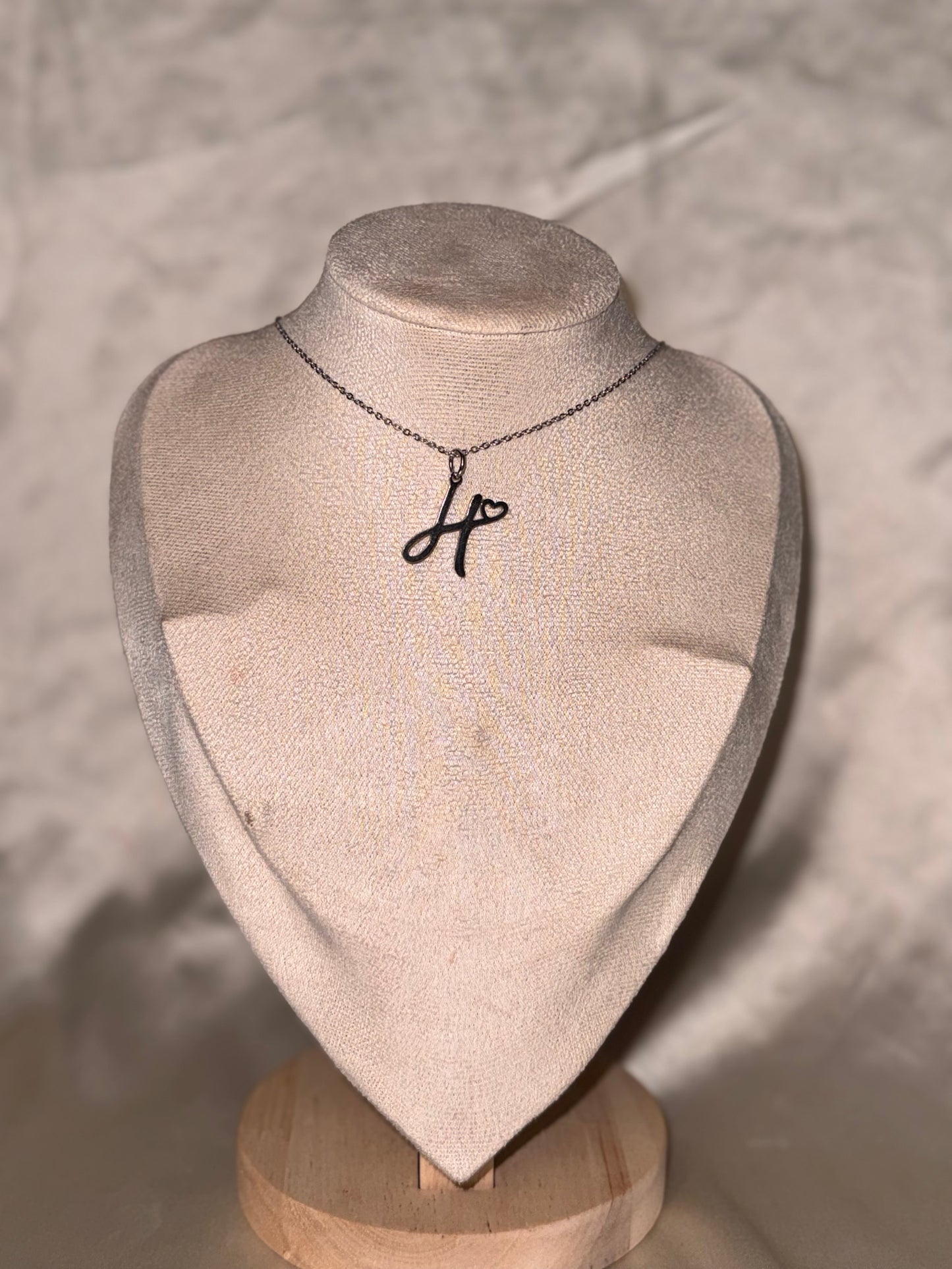 Колие с буква