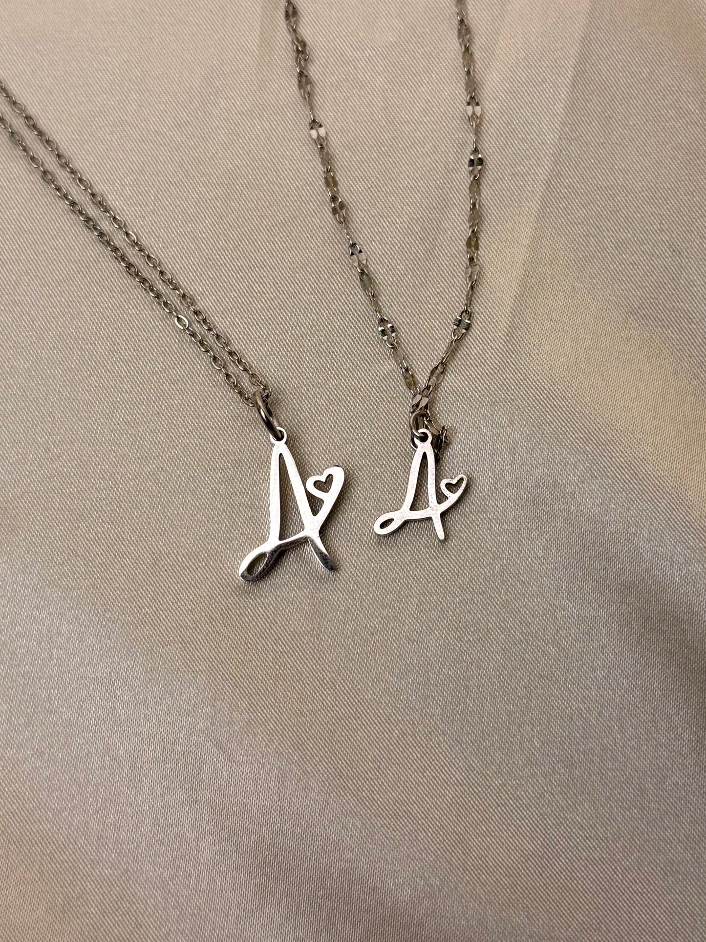 Колие по твой дизайн с 1 буква и допълнителна висулка