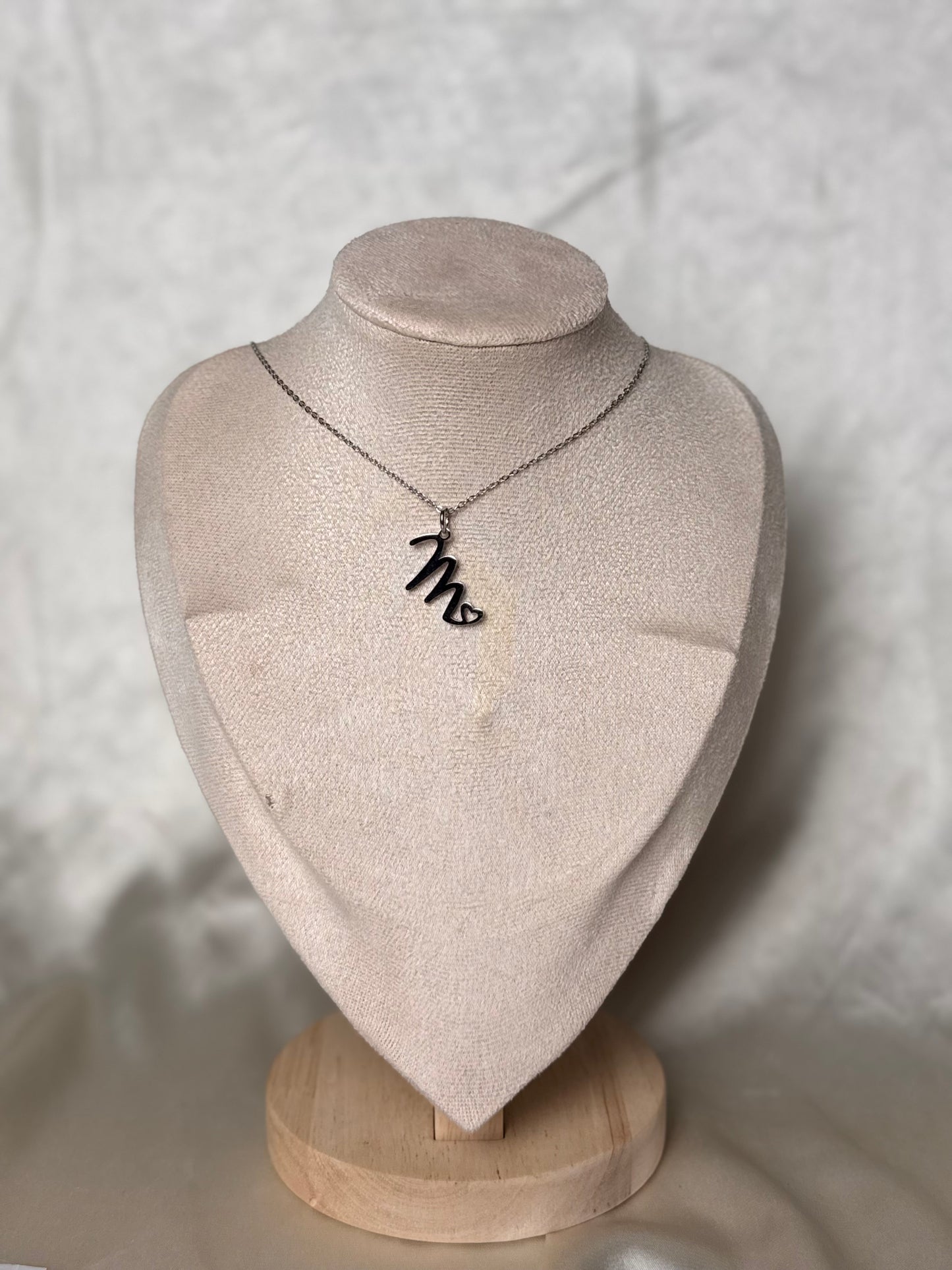 Колие с буква