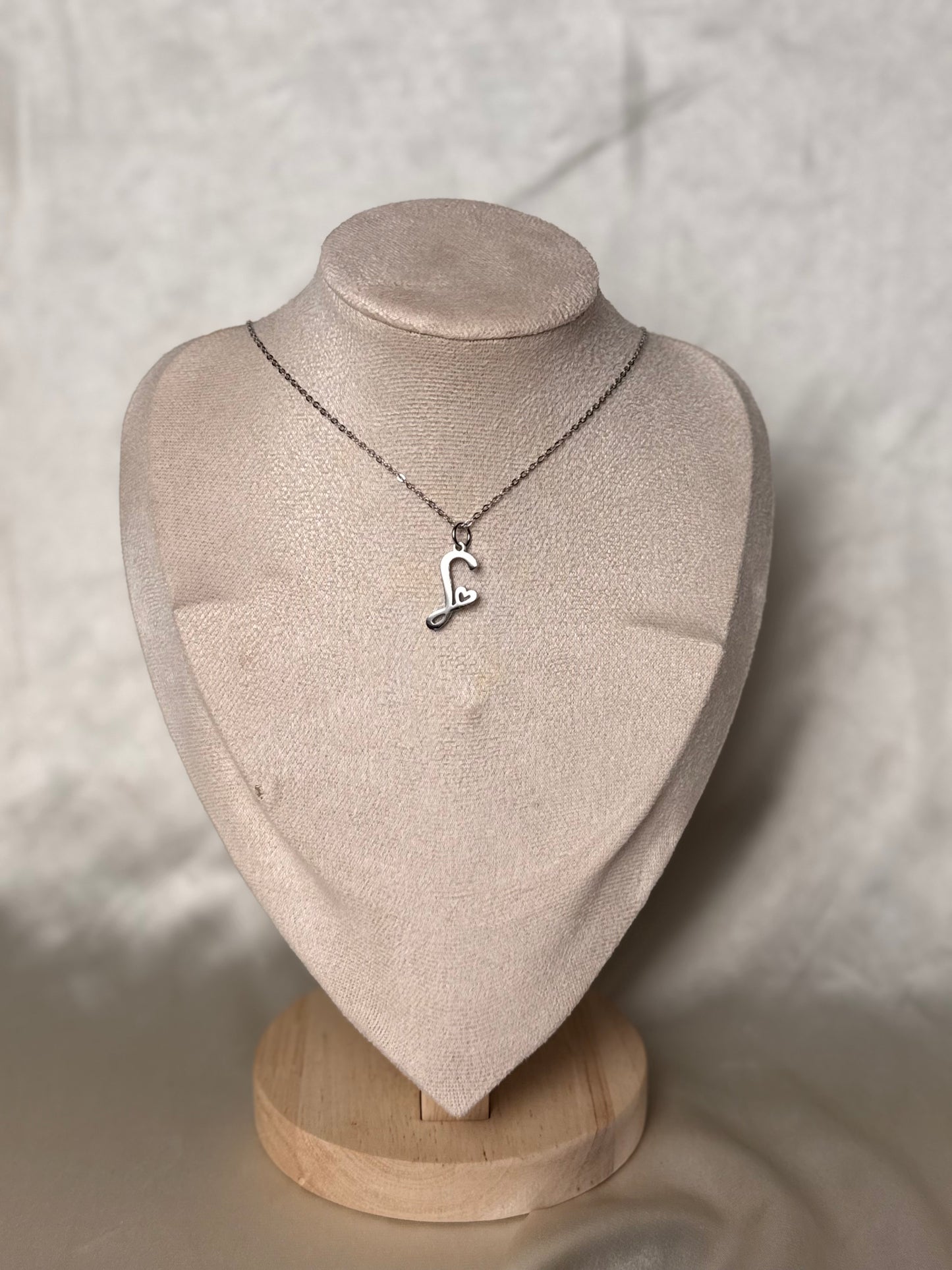 Колие с буква