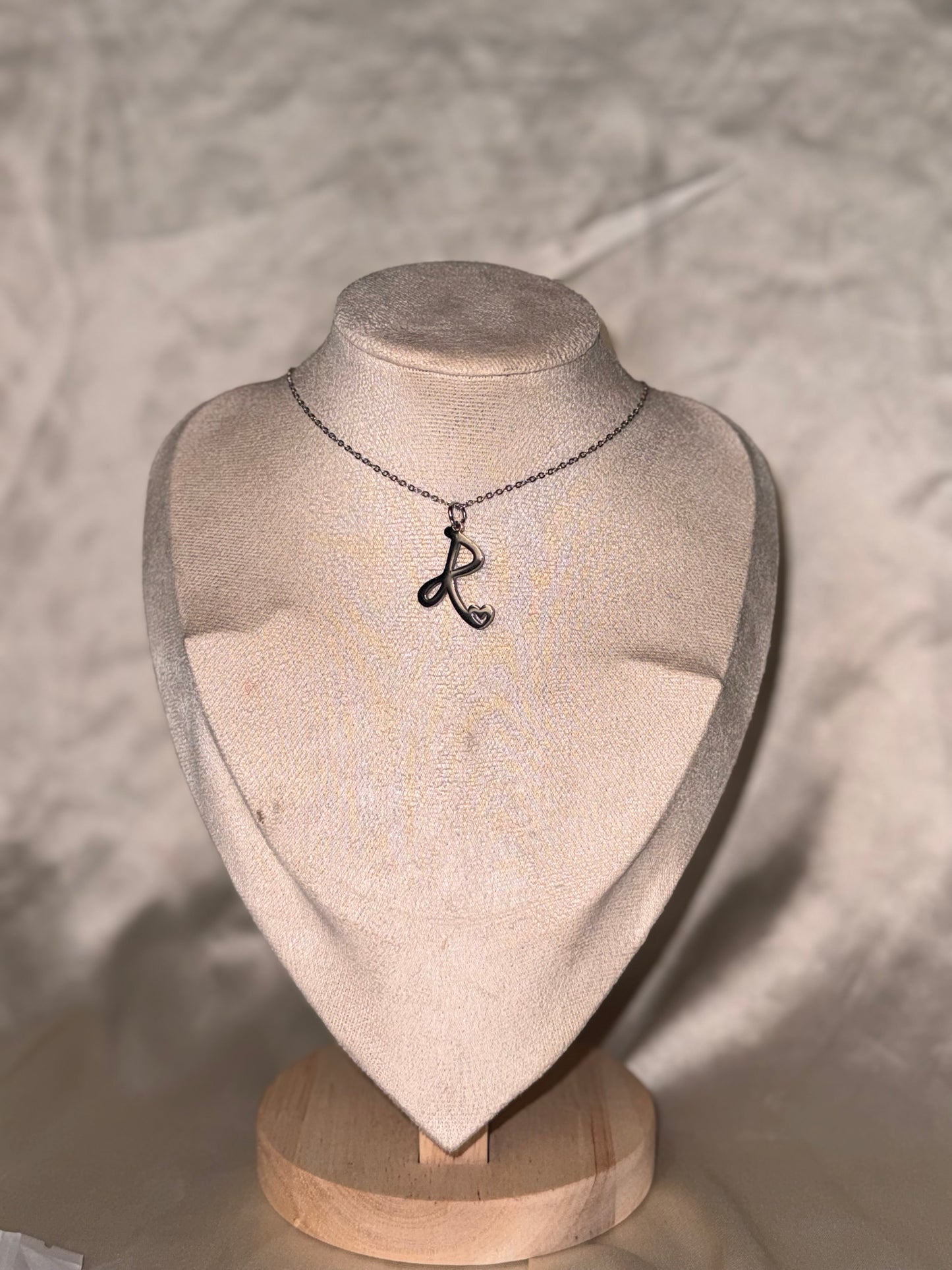 Колие с буква