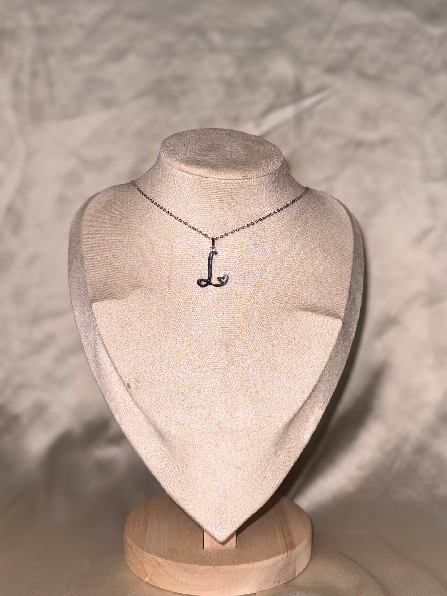 Колие с буква