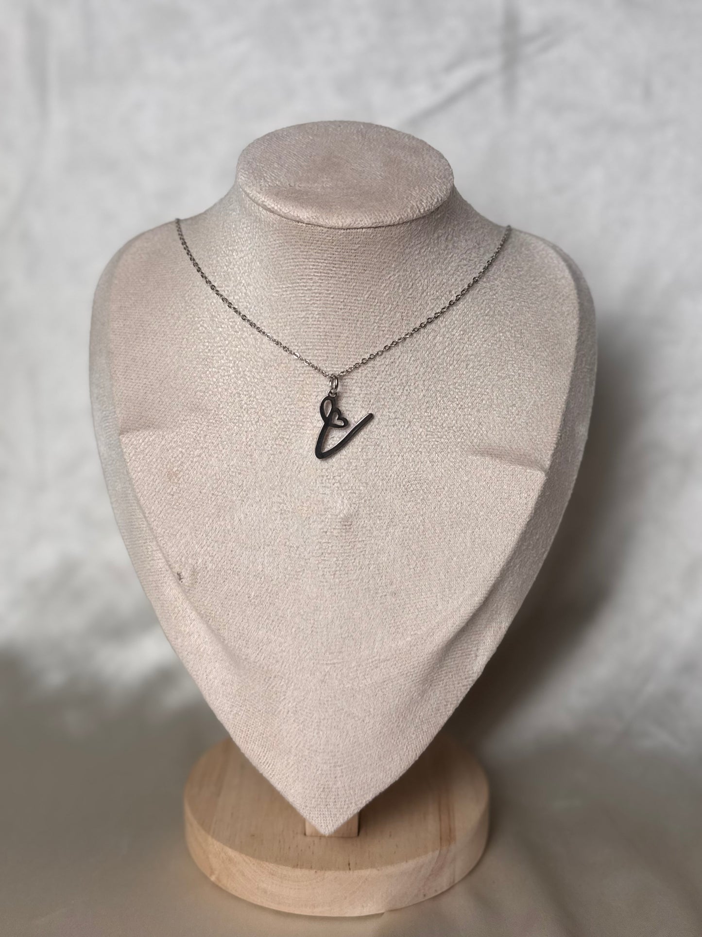 Колие с буква