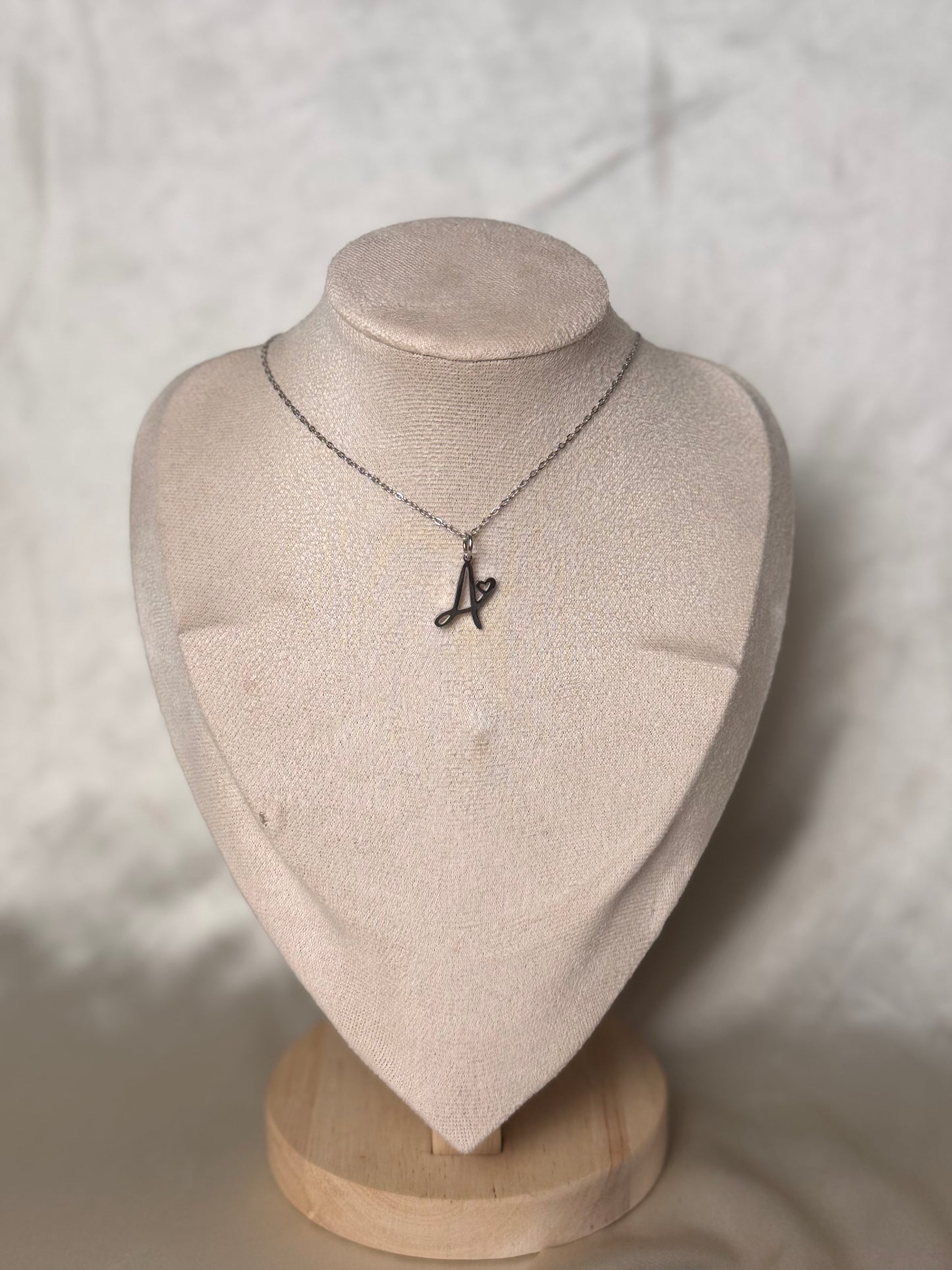 Колие с буква