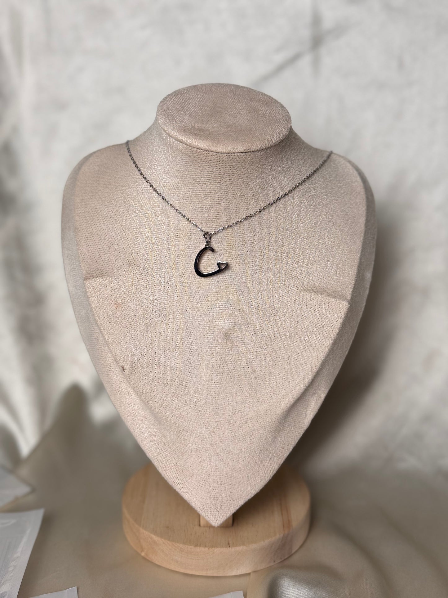 Колие с буква